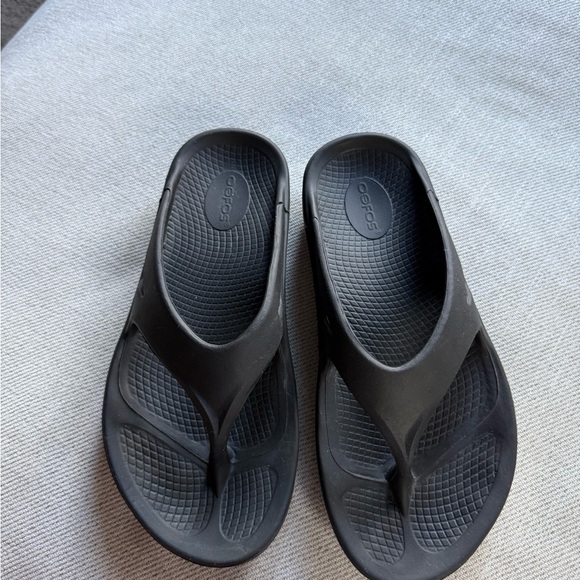 OOFOS - Picture 2 of 10